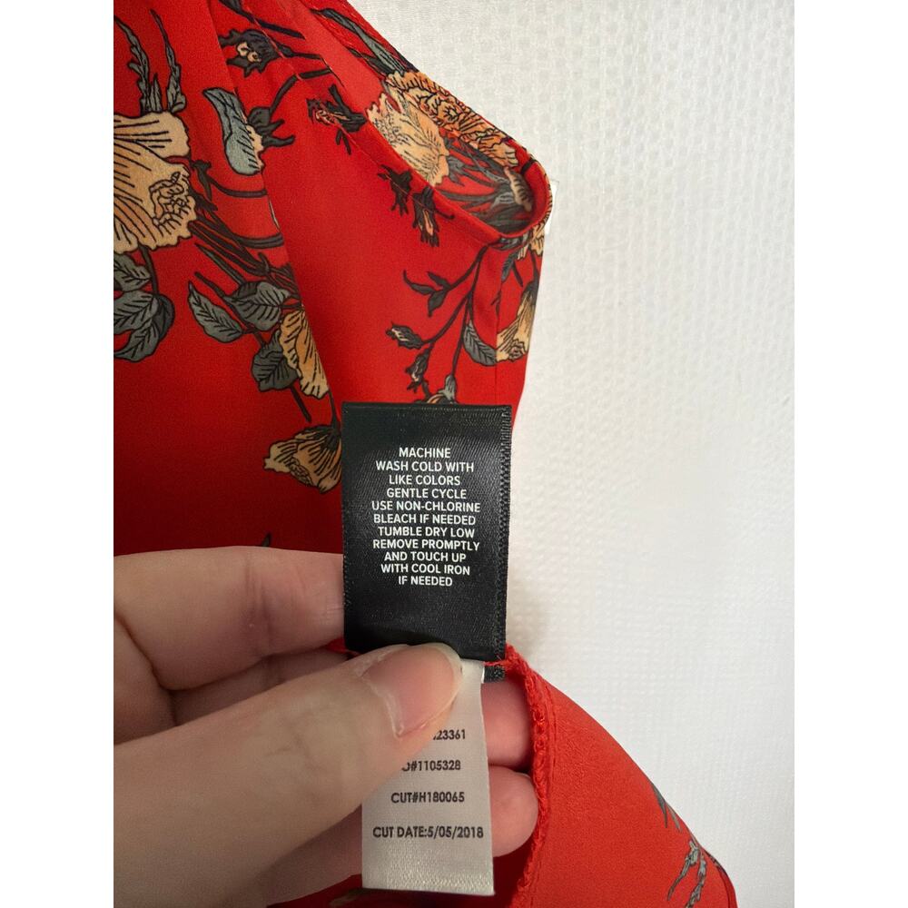 Torrid Women’s Size 0 Red‎ Floral Sleeveless Asymmetrical Tank Blouse Plus - Picture 7 of 10